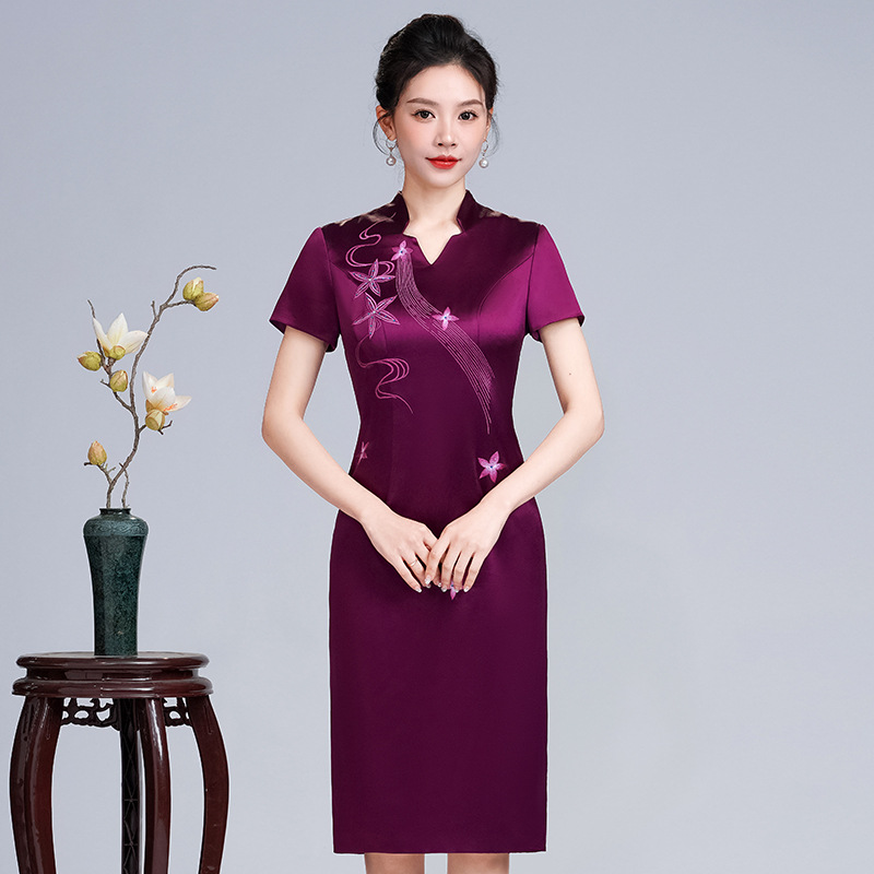 轻奢小众新中式刺绣烫钻紫色醋酸旗袍礼服 喜妈妈 喜婆婆 婚宴装