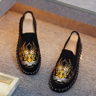 老虎刺绣老北京布鞋男款精神小伙豆豆社会人帆布鞋子休闲板鞋网红