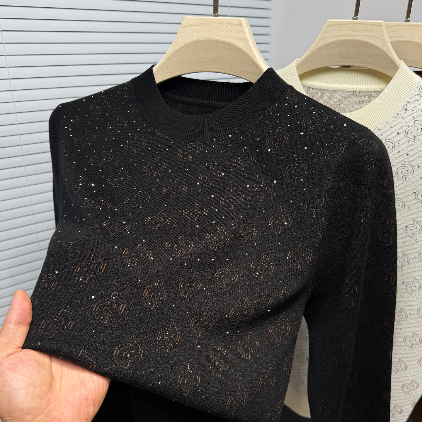 毛衣男针织衫圆领提花烫钻打底衫