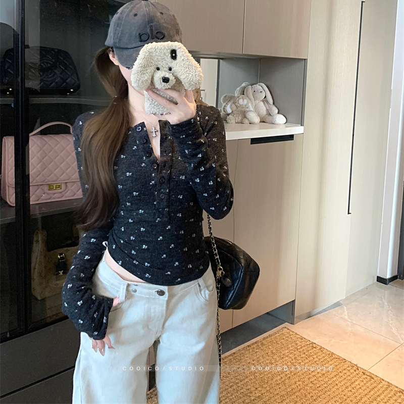 亨利领碎花修身内搭长袖T恤上衣