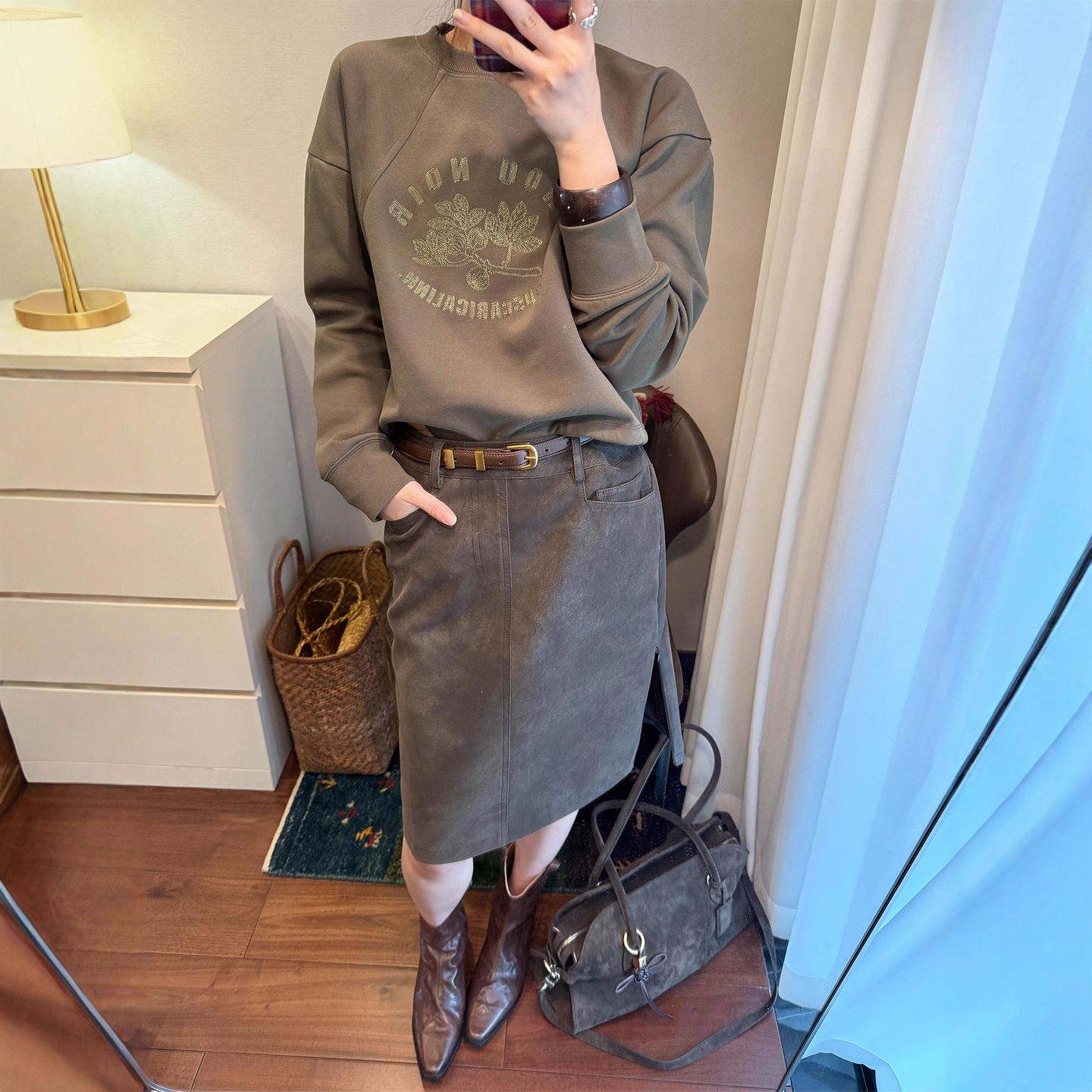 2025年超火穿搭一整套韩里韩气高级感卫衣半身裙独特超好看两件套