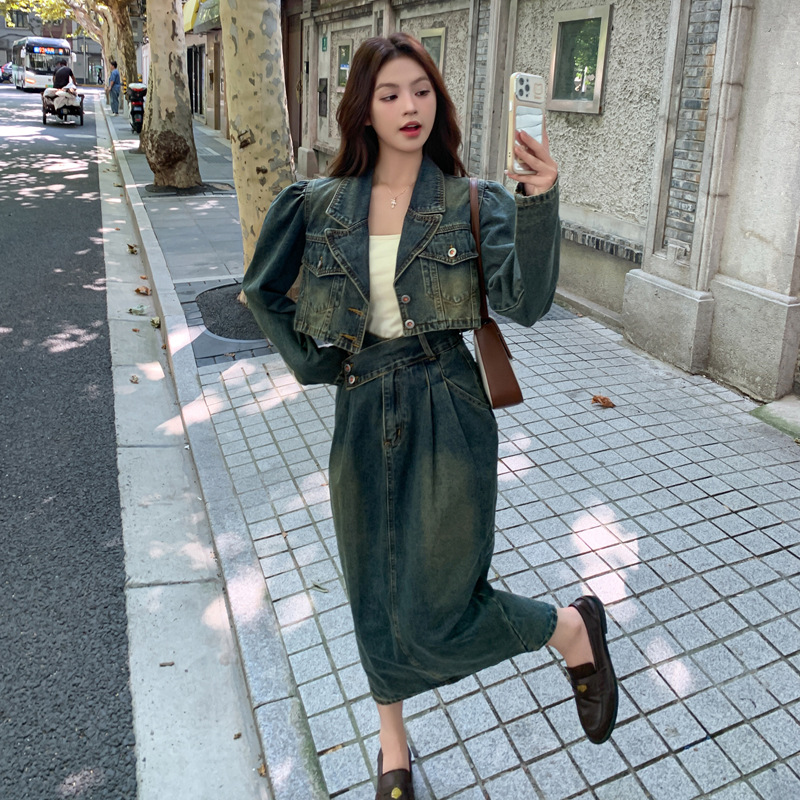 2025年秋季新款气质时尚简约修身显瘦大方可盐可甜复古牛仔裙套装