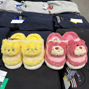 开市客代购 迪士尼 成人女士秋冬季节保暖居家拖鞋草莓熊维尼熊款