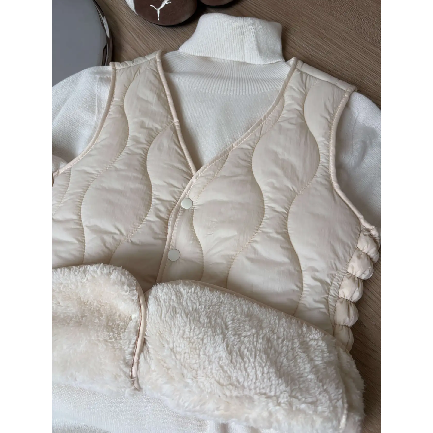 2025秋冬爆款加绒加厚羽绒棉马甲女加绒保暖短款背心V领百搭内胆