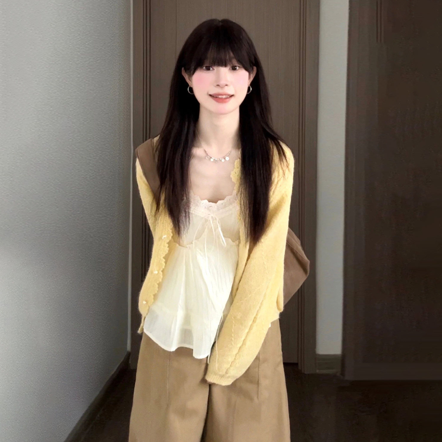 大码胖mm巨好看的秋冬甜美穿搭V领吊带针织开衫毛衣外套两件套女