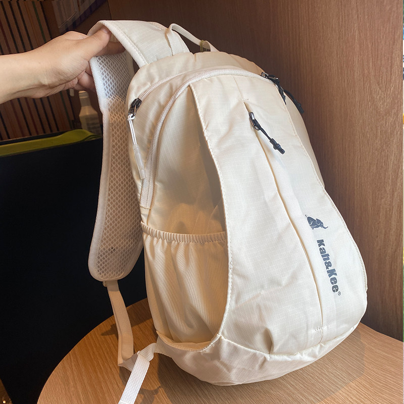 出美正品【保真】超高质量~仙气高级超轻轻便~大容量中号双肩背包