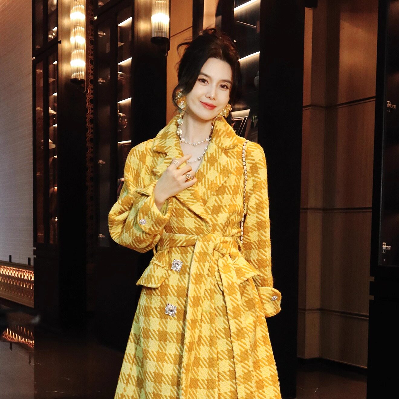 鹅黄色千鸟格羊毛亮丝粗花呢大衣