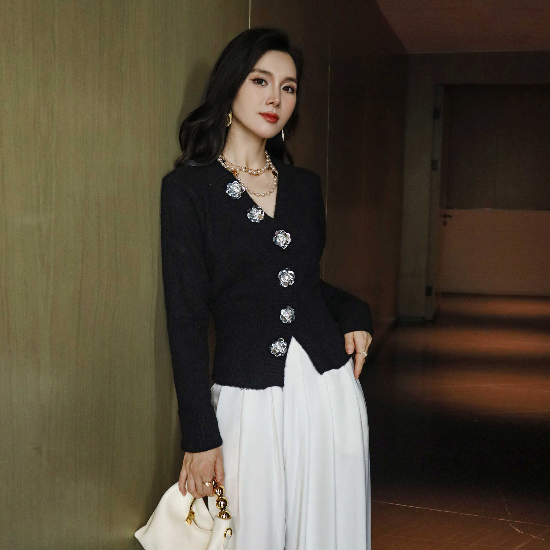 小众定制银色花朵扣小衫针织衫