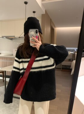 Veee 拉毛马海毛绒感 黑白撞色条纹设计感圆领黑色显瘦套头毛衣