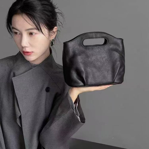 百搭高质感软皮大容量斜挎包
