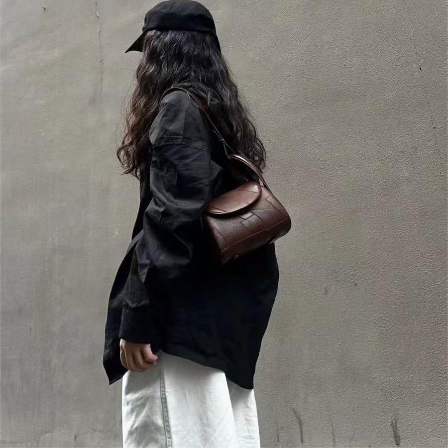 复古质感单肩斜挎小包女