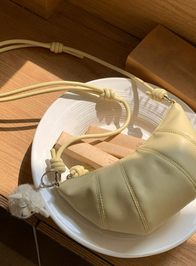 2025爆款超火黄色牛角包包女式新款轻奢小众高级感单肩斜挎饺子包