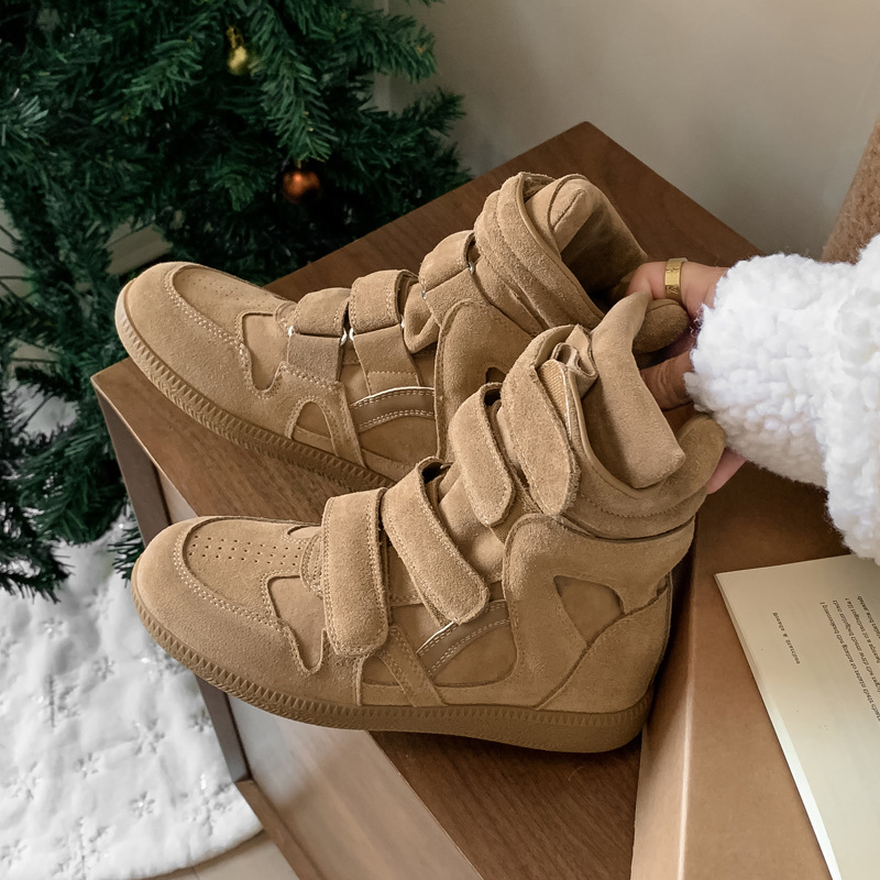 工装风牛反绒面马丁靴2025冬低跟真皮圆头魔术贴休闲高帮休闲鞋女