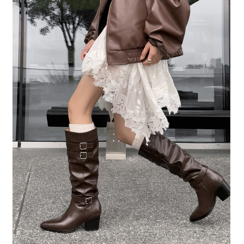 欧洲站皮带扣褶皱高筒堆堆靴2025秋冬粗跟高跟尖头牛皮西部长靴女