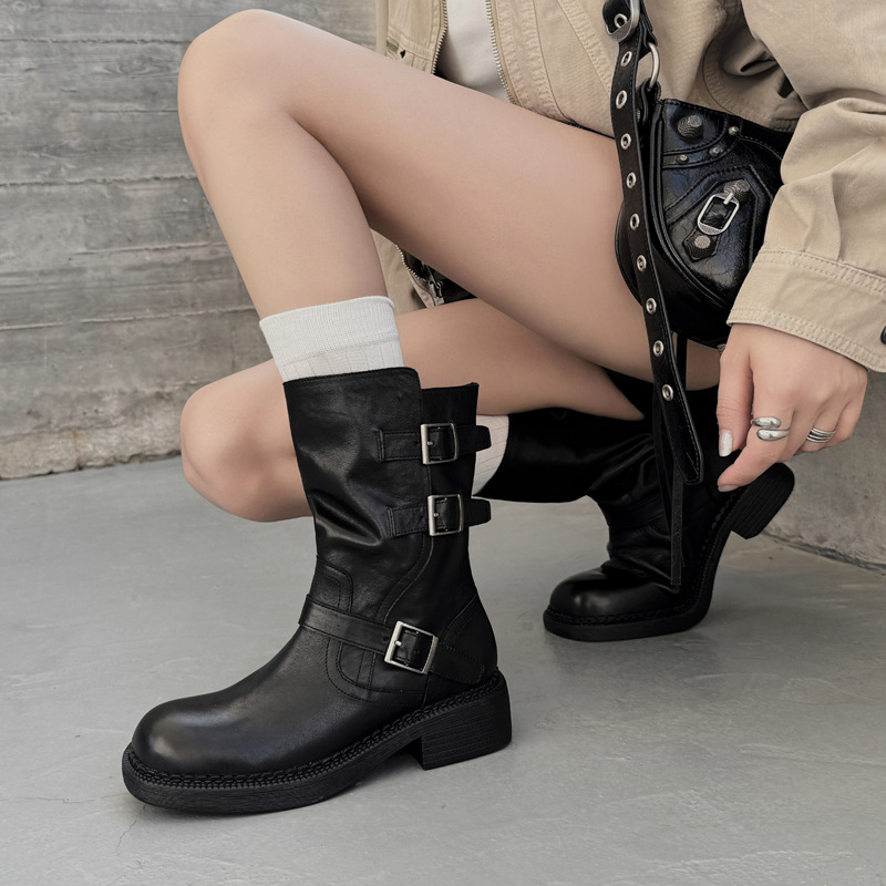 质感十足水洗头层牛皮马丁靴2025粗中跟圆头皮带扣真皮中筒靴子女