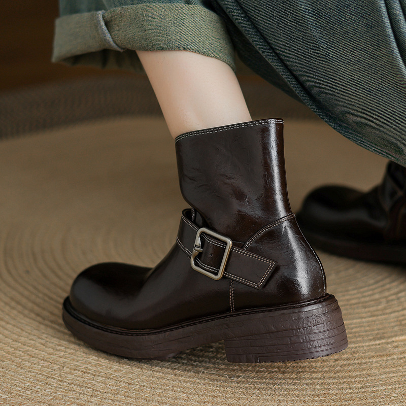 英伦风皮带扣牛皮厚底切尔西靴2025冬粗中跟通勤圆头真皮短靴女