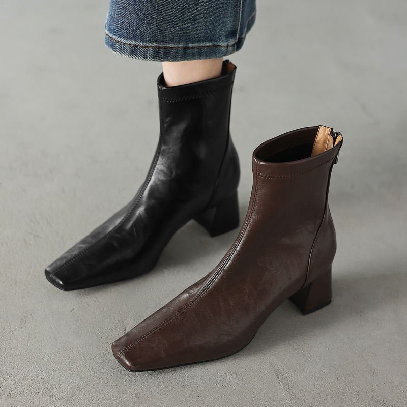 显瘦气质小方头配裙子瘦瘦靴2025秋冬通勤百搭粗跟中跟弹力短靴女