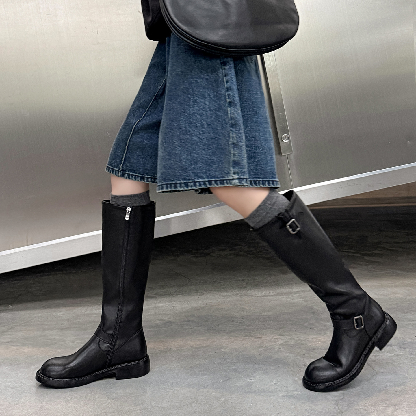 博主网红同款皮带扣全牛皮骑士靴2025冬粗中跟圆头真皮高筒长靴女