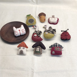 手工制作布艺松果胸针服饰配件鹅小猫小房子服装鞋袜帽包装饰