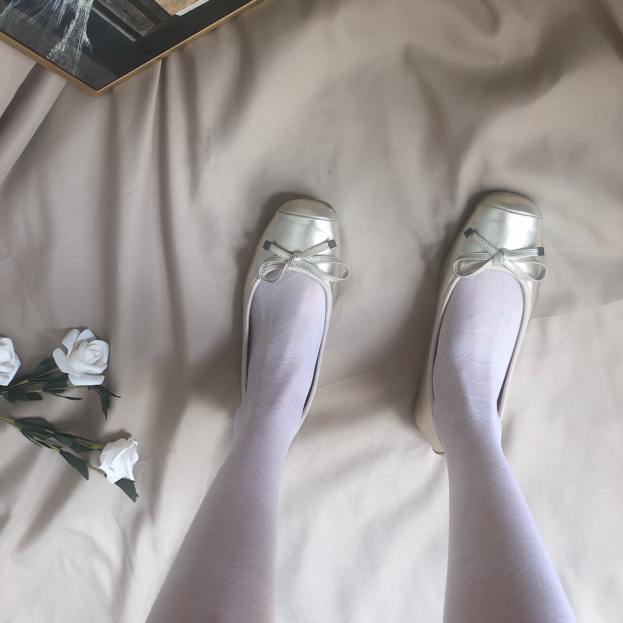 WANWAN HUIFENG ZHIXUN의 같은 스타일 발레 복고풍 사각형 발가락 활 금 얕은 입 플랫 요정 신발