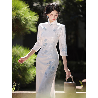 日常订婚印花轻礼服裙少女2025新款复古高端大气上档次新中式旗袍