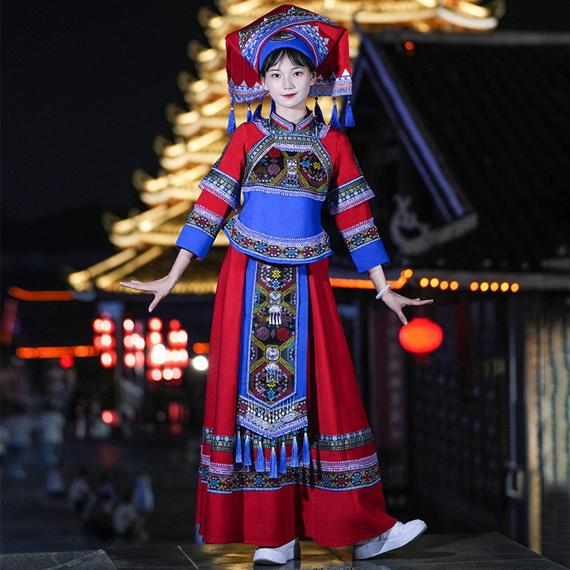 广西壮族三月三服装女演出服少数民族演出服土家族歌圩街舞蹈服饰