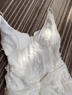 夏季新款纯欲镂空无袖天丝立体鱼骨貌美花朵吊带连衣裙女