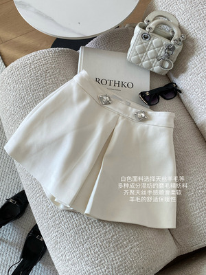 甜妹千金钻扣裙裤谁追的白色短裤