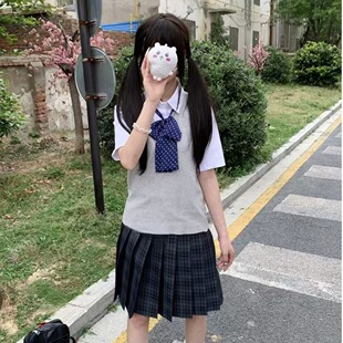 胖MM大码学院风穿搭V领针织背心校供感百搭海苔中裙JK制服裙新款