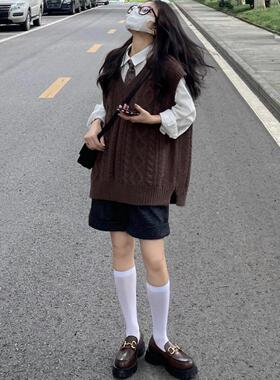 胖MM200斤特大码咖色毛衣马甲女款新款外穿针织背心叠穿衬衫套装