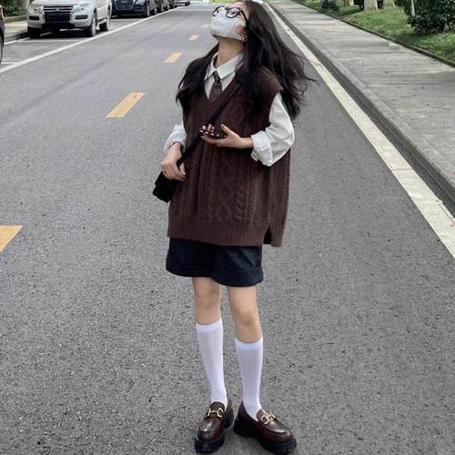 胖MM200斤特大码咖色毛衣马甲女款新款外穿针织背心叠穿衬衫套装