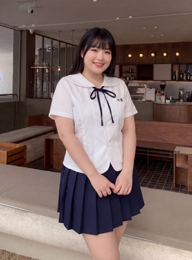 胖MM大码刺绣上衣新款夏季百搭JK裙套装女显瘦娃娃领短袖白色衬衫
