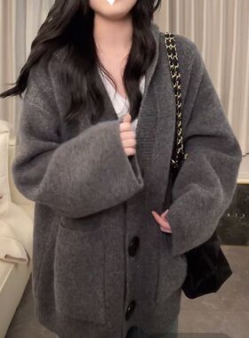 胖MM大码2025秋新款韩版穿搭毛衣中长款纽扣连帽针织外套保暖上衣