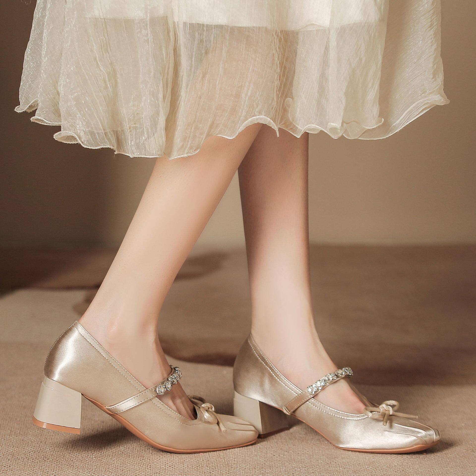 绸缎小香风高跟鞋轻奢高级感女夏季粗跟单鞋方头蝴蝶结久站不累脚