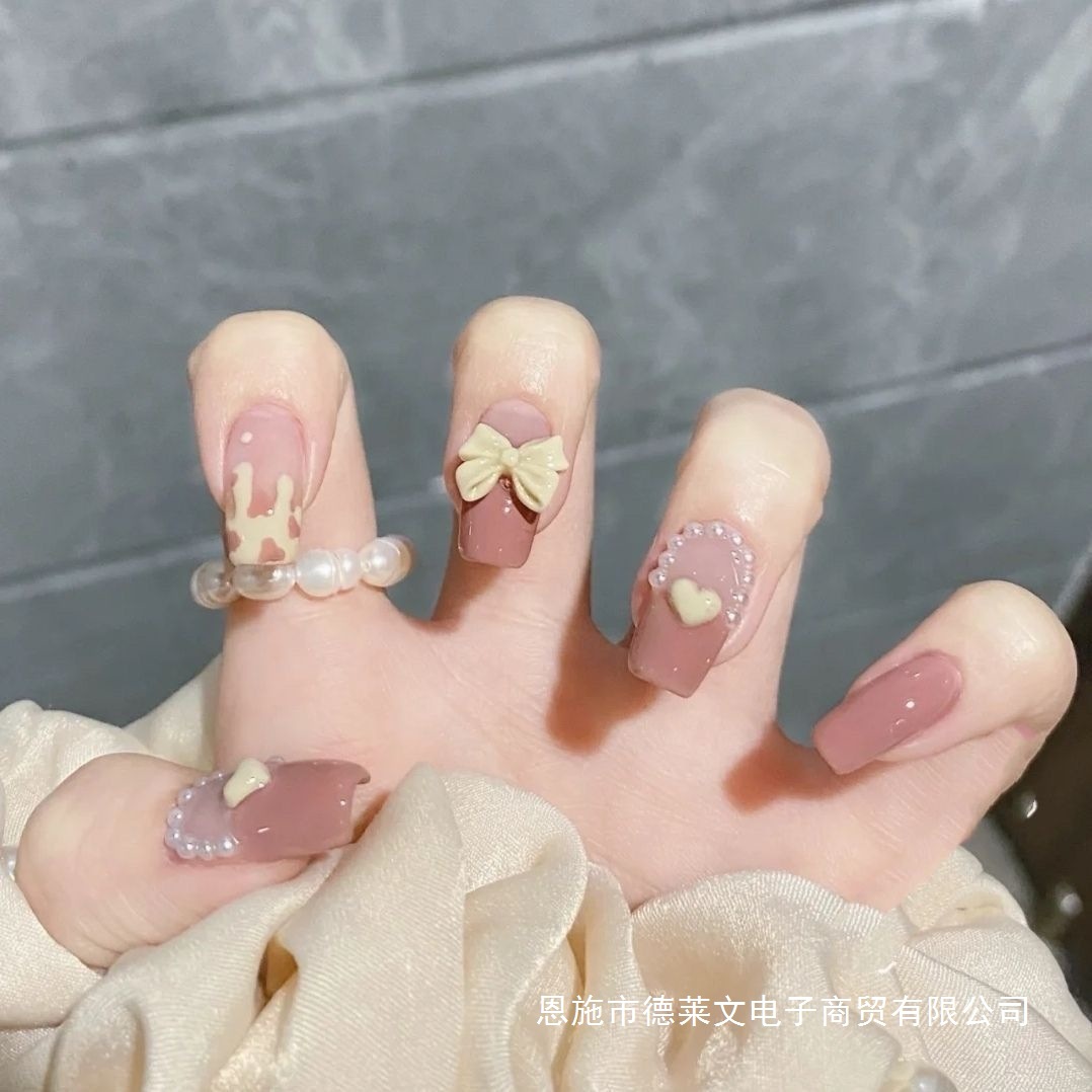 2025春季小红书同款美甲穿戴甲可爱风清新爱心珍珠纯手工甲片学生