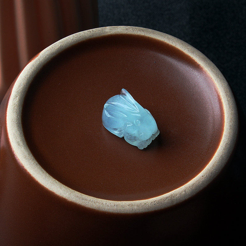 正品天然海蓝宝兔吊坠蓝色石头雕刻小兔子男女水晶挂件冰种特价