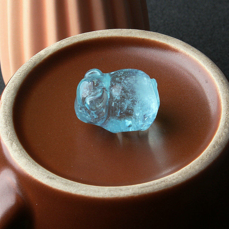 纯天然海蓝宝小奶牛吊坠胖胖的很可爱Q版蓝色牛男女水晶挂件全透