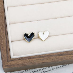 新款小香风爱心金属小纽扣黑白配色小巧简约精致设计师款上衣衬衫