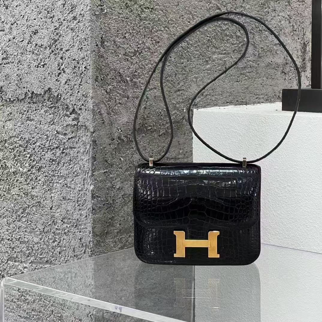 爱马仕 Hermes constance mini19小号黑金亮面鳄鱼皮单肩斜挎女包