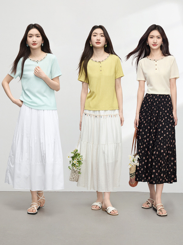 Xi world texture short-sleeved T-shirt women's summer 2026 new style Body-fun vacation style beaded webbing round collar top