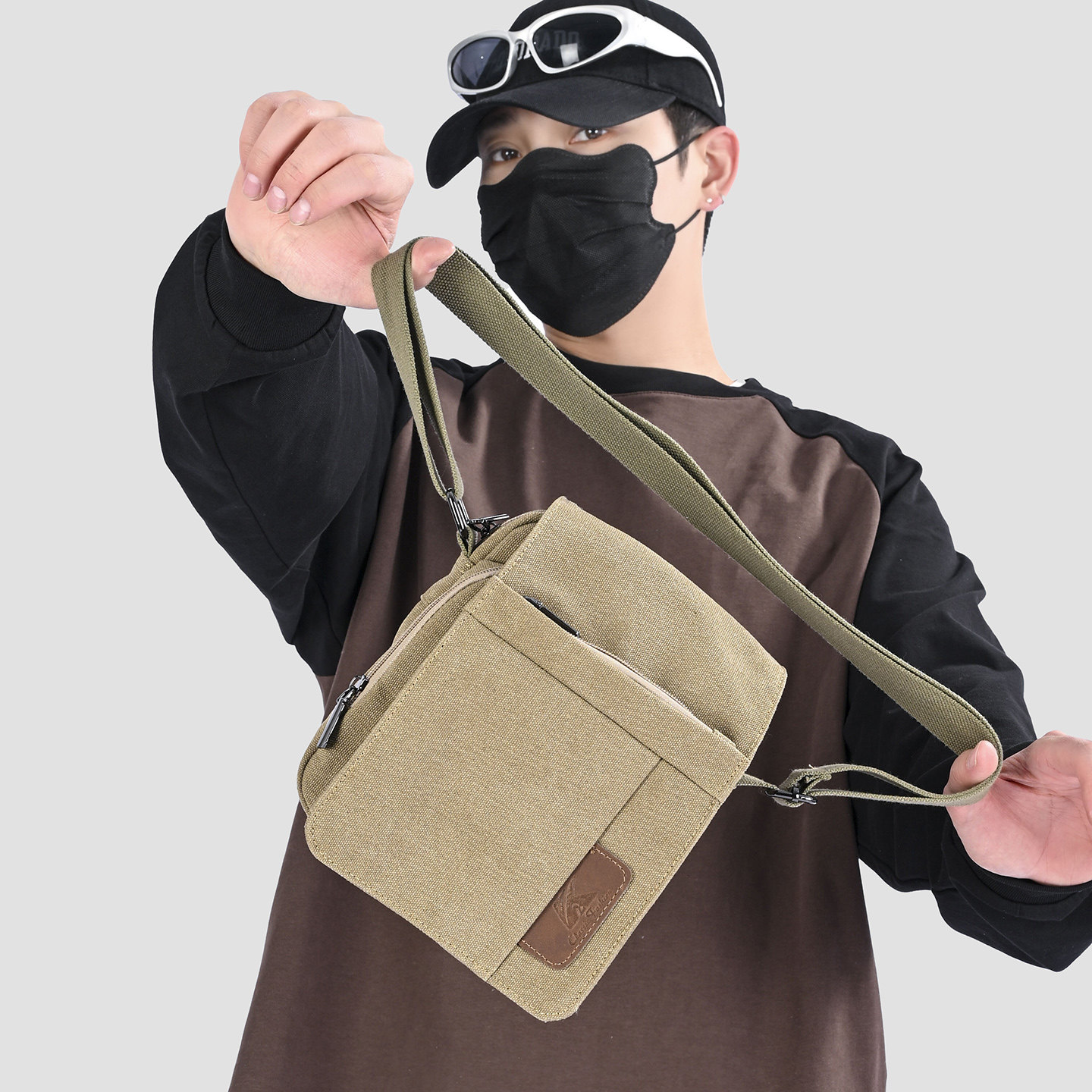 2026新款简约帆布男包单肩斜跨包休闲旅游百搭男士包复古风小包包