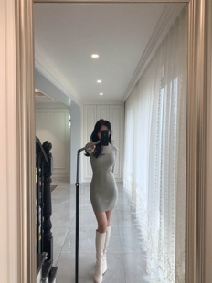 22老师，换日线_微透透心机高领针织连衣裙女冬内搭打底收腰短裙
