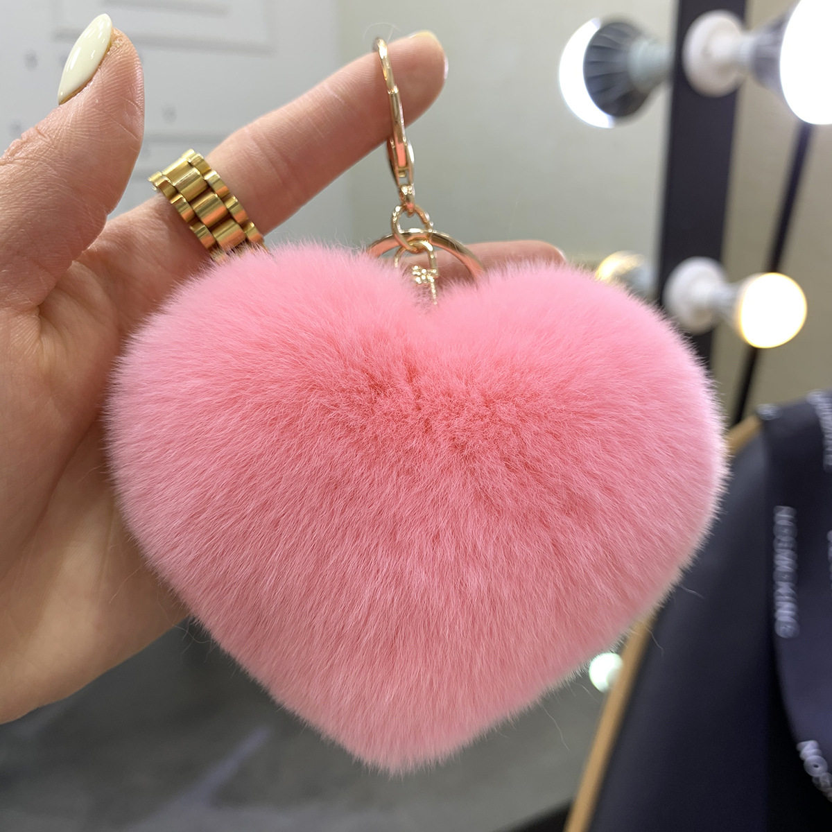可爱心形毛绒球钥匙链挂件女粉色毛球车包包挂饰礼物包包小挂件