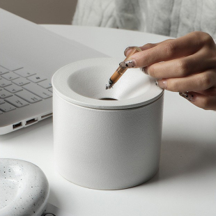 现代简约陶瓷烟灰缸带盖家用客厅防飞灰烟缸家用北欧INS创意新款