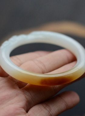 天然圆条莲花女款和田玉手镯