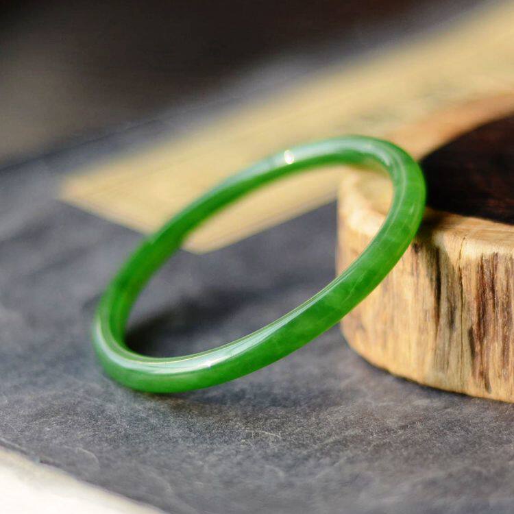 新疆和田玉碧玉圆条小细条手镯女款辣绿果绿玉镯子带证书