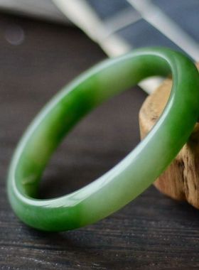 和田玉手镯俄罗斯碧玉镯子阳绿菠菜绿辣绿玉镯手环老坑料带证书