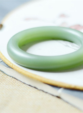 手镯胖圆条附证书天然和田玉