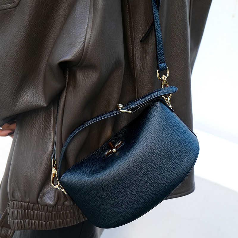 omi包包女式秋冬小包头层牛皮