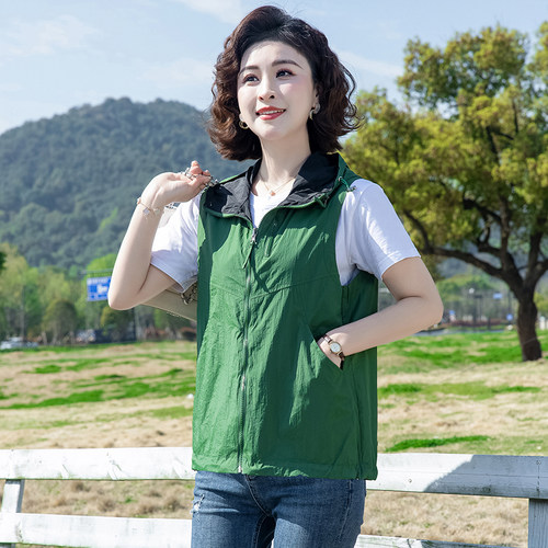 中年妈妈夏装新款洋气两面穿连帽马甲短外套女宽松防晒服坎肩背心